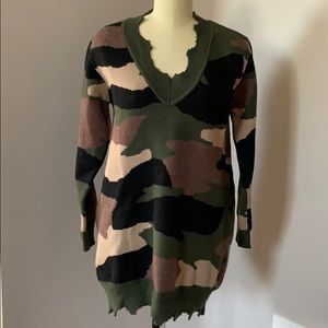 0 degrees Celsius camo sweater sz Small